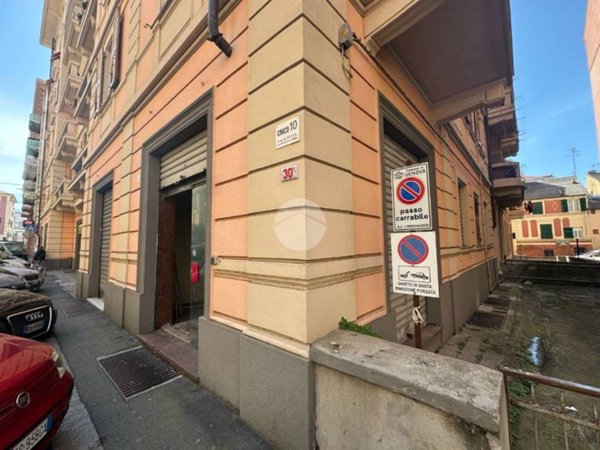 negozio in vendita a Genova in zona Sestri Ponente