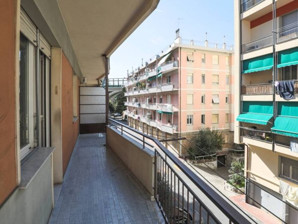 appartamento in vendita a Genova in zona Rivarolo