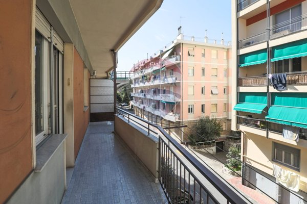 appartamento in vendita a Genova in zona Rivarolo
