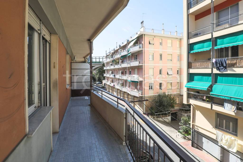 appartamento in vendita a Genova in zona Rivarolo