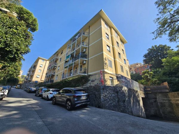 appartamento in vendita a Genova in zona Sestri Ponente
