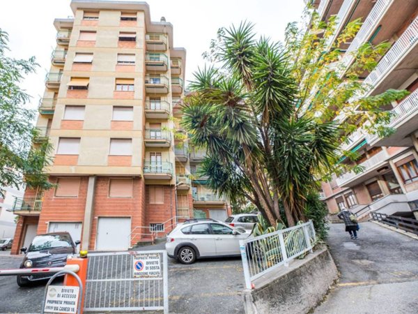 appartamento in vendita a Genova in zona Sestri Ponente