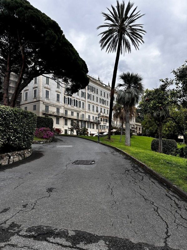 negozio in vendita a Genova in zona Nervi