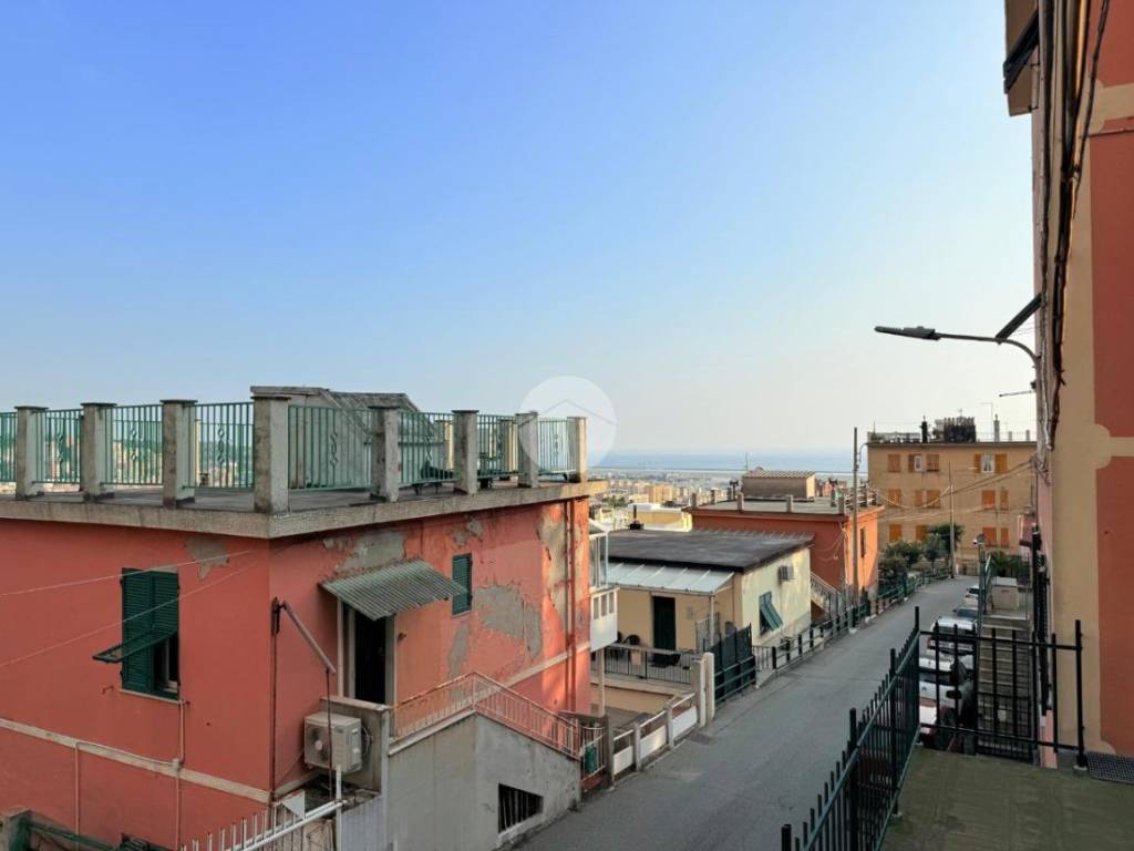appartamento in vendita a Genova in zona Sestri Ponente