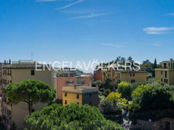 appartamento in vendita a Genova in zona Quarto dei Mille