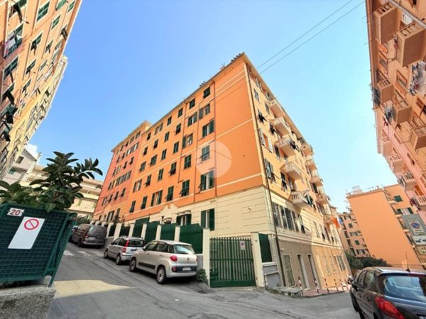 appartamento in vendita a Genova in zona Sestri Ponente