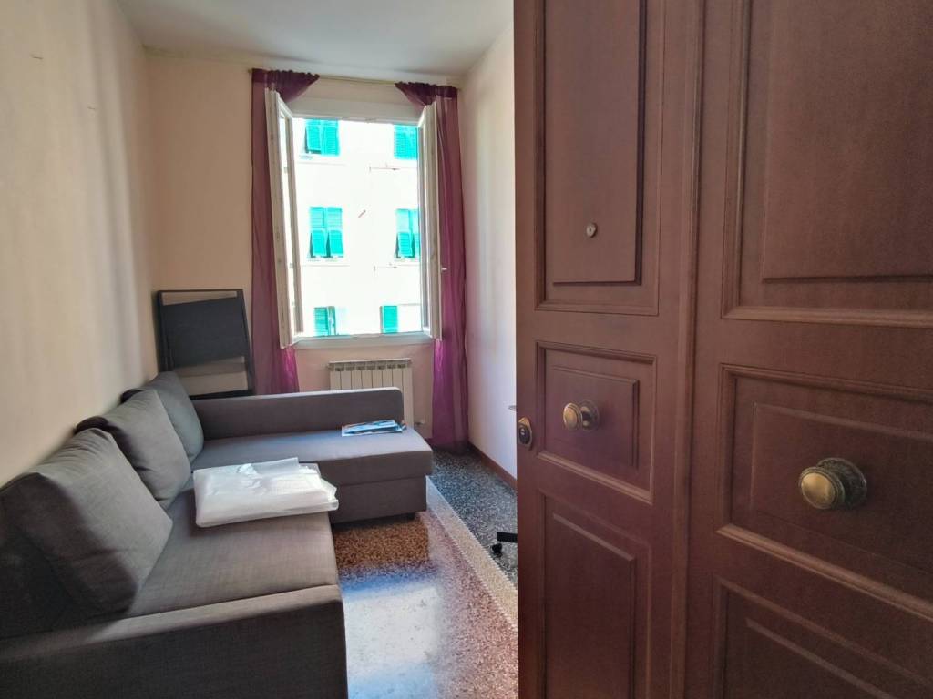 appartamento in vendita a Genova in zona Sestri Ponente