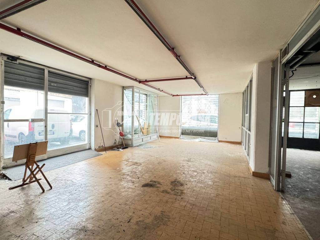 negozio in vendita a Genova in zona Sampierdarena