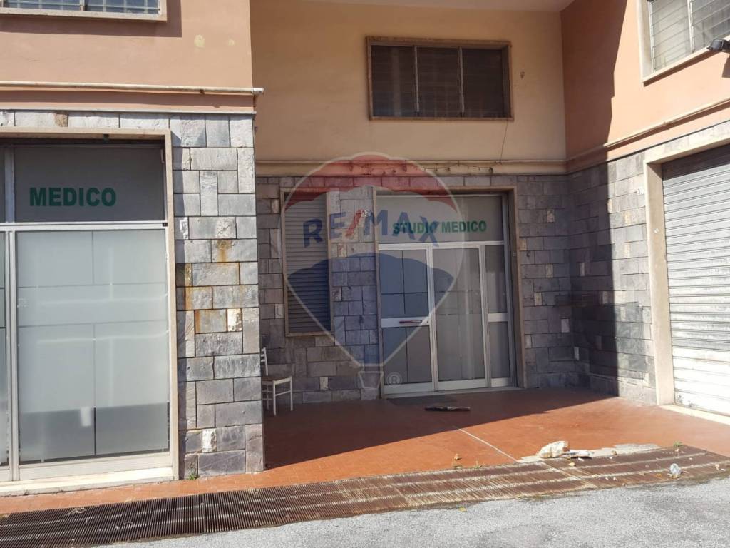 negozio in vendita a Genova in zona Palmaro / Pra'