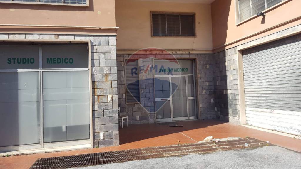 negozio in vendita a Genova in zona Palmaro / Pra'