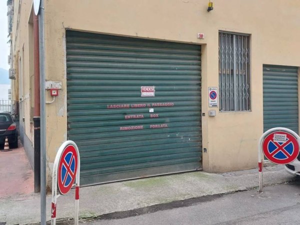 locale di sgombero in vendita a Genova in zona Sampierdarena