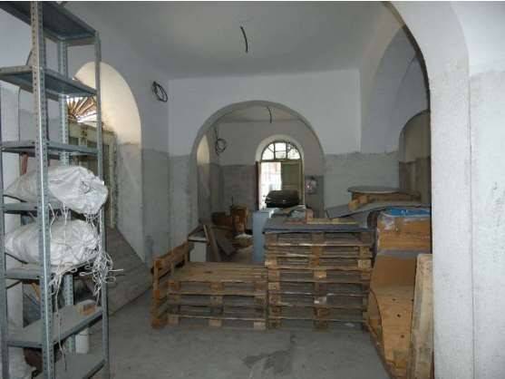 negozio in vendita a Genova in zona Sestri Ponente