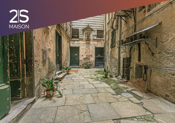 appartamento in vendita a Genova in zona Sottoripa / Maddalena / Molo