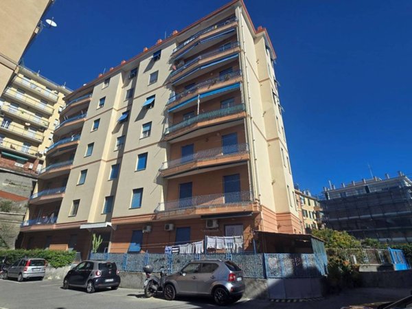appartamento in vendita a Genova in zona Sestri Ponente