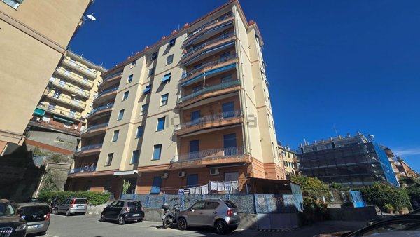 appartamento in vendita a Genova in zona Sestri Ponente