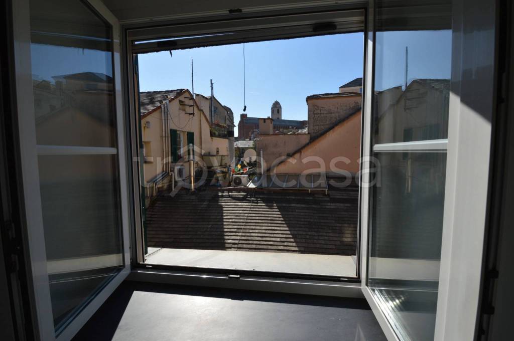 appartamento in vendita a Genova in zona Sottoripa / Maddalena / Molo