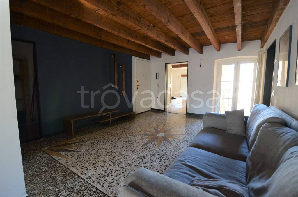 appartamento in vendita a Genova in zona Sottoripa / Maddalena / Molo