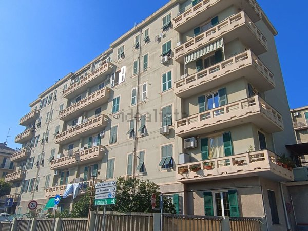 appartamento in vendita a Genova in zona Sestri Ponente