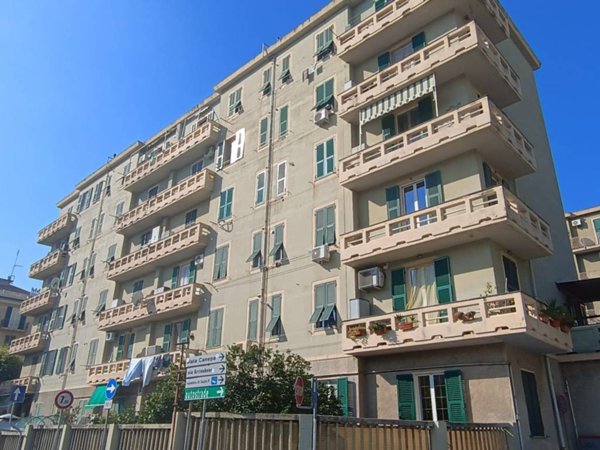 appartamento in vendita a Genova in zona Sestri Ponente
