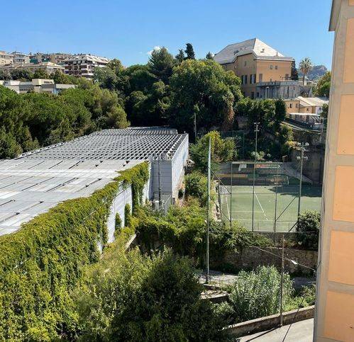 appartamento in vendita a Genova in zona Sestri Ponente