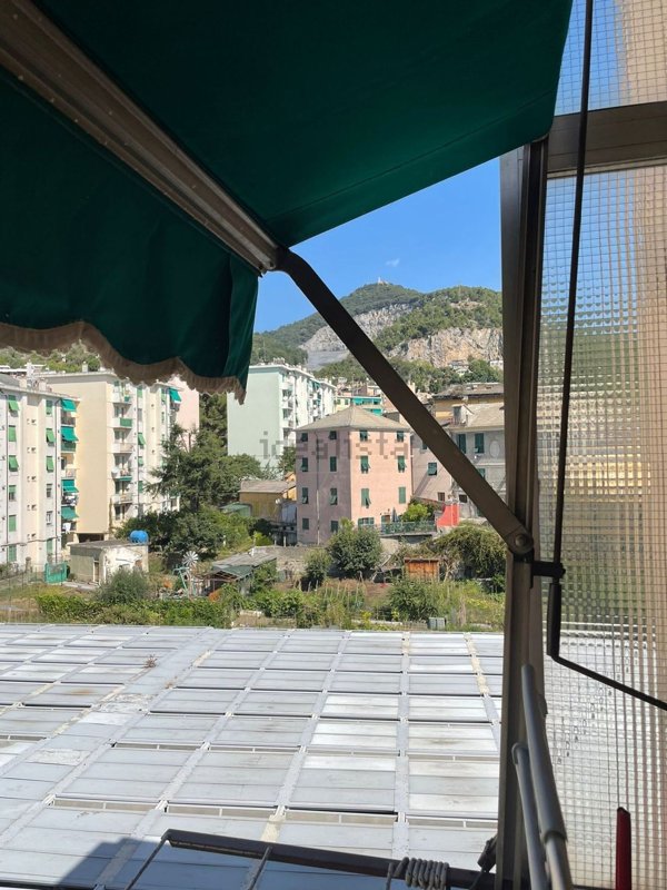 appartamento in vendita a Genova in zona Sestri Ponente