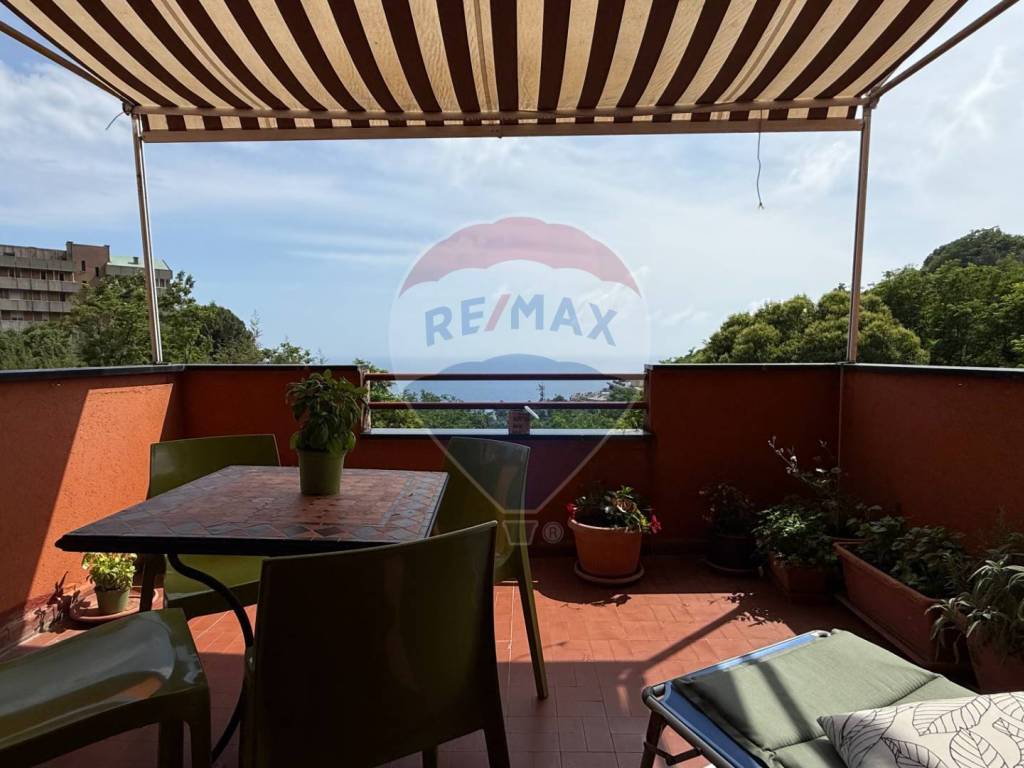 appartamento in vendita a Genova in zona Voltri