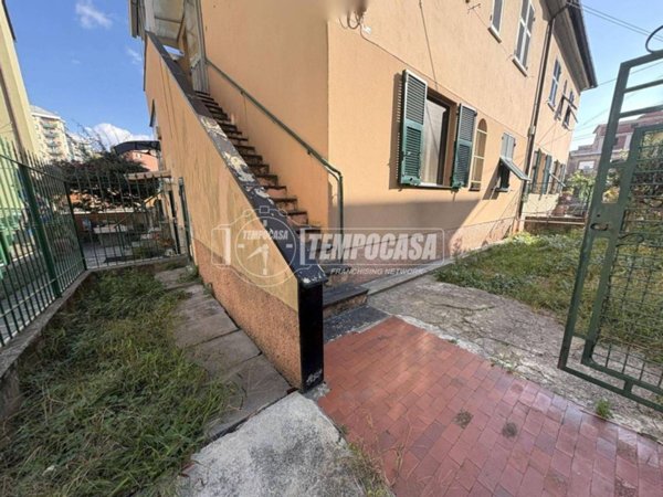 appartamento in vendita a Genova in zona Sestri Ponente