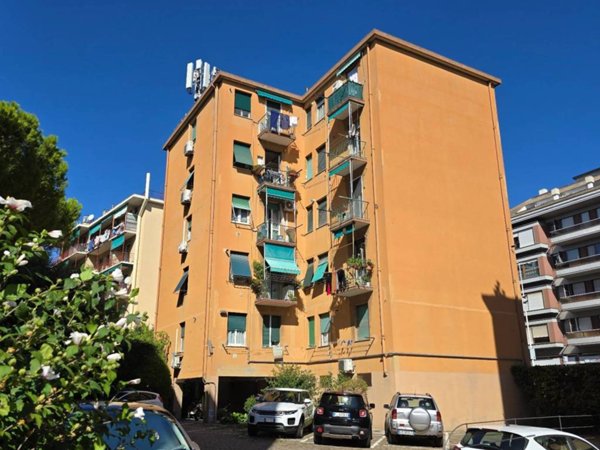 appartamento in vendita a Genova in zona Sturla