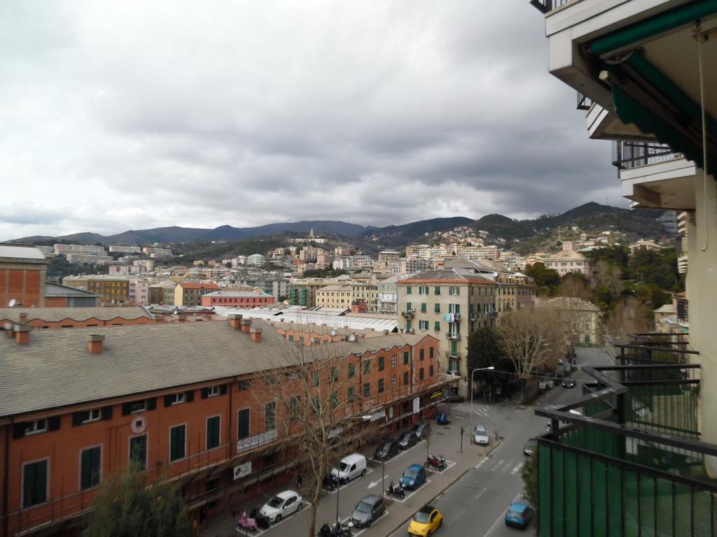 appartamento in vendita a Genova in zona Sestri Ponente