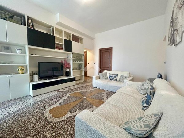 esavano in vendita a Genova in zona Multedo