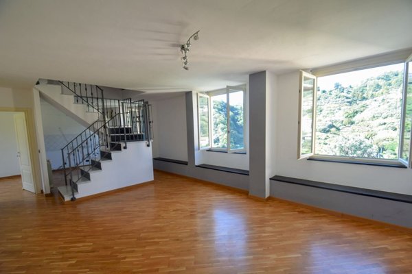 appartamento in vendita a Genova in zona Voltri