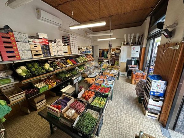 negozio in vendita a Genova in zona Sampierdarena