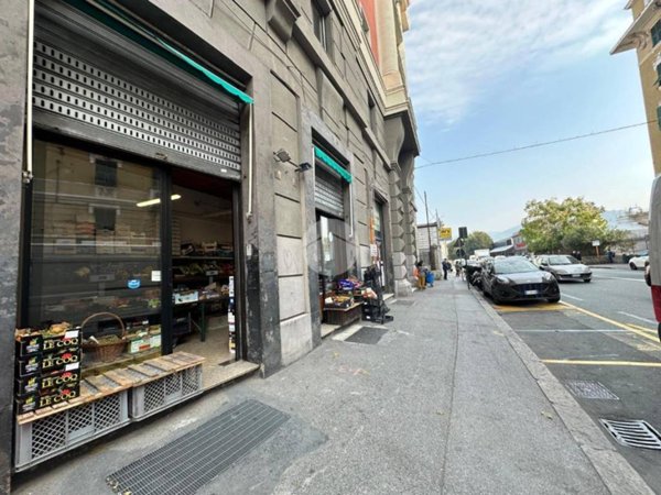 negozio in vendita a Genova in zona Cornigliano