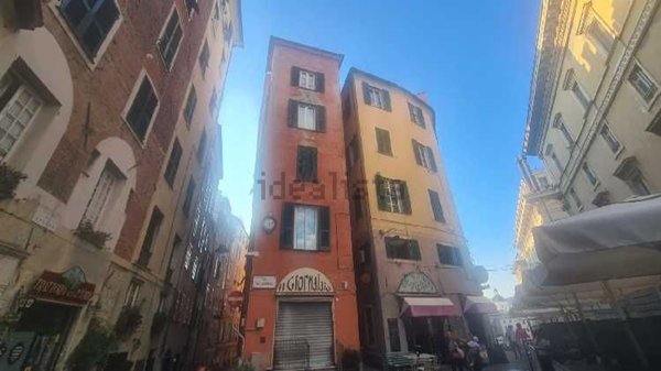 appartamento in vendita a Genova in zona Sottoripa / Maddalena / Molo