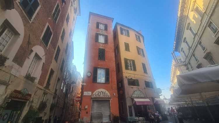 appartamento in vendita a Genova in zona Sottoripa / Maddalena / Molo