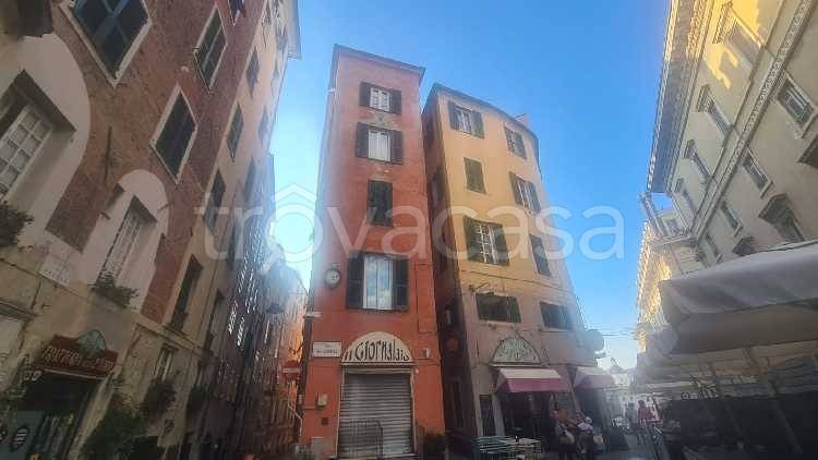 appartamento in vendita a Genova in zona Sottoripa / Maddalena / Molo