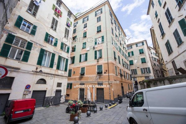 appartamento in vendita a Genova in zona Sottoripa / Maddalena / Molo