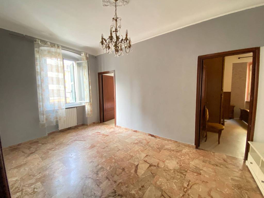 appartamento in vendita a Genova in zona Rivarolo