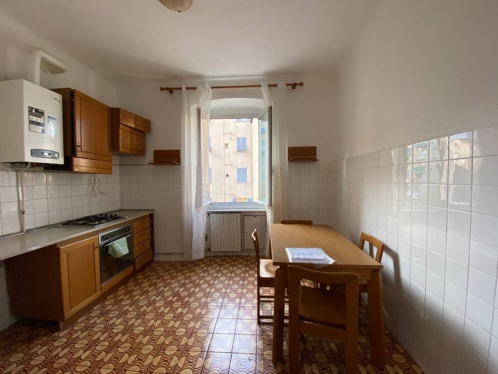 appartamento in vendita a Genova in zona Rivarolo