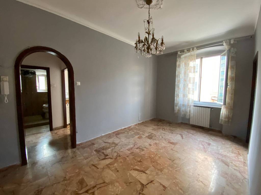 appartamento in vendita a Genova in zona Rivarolo