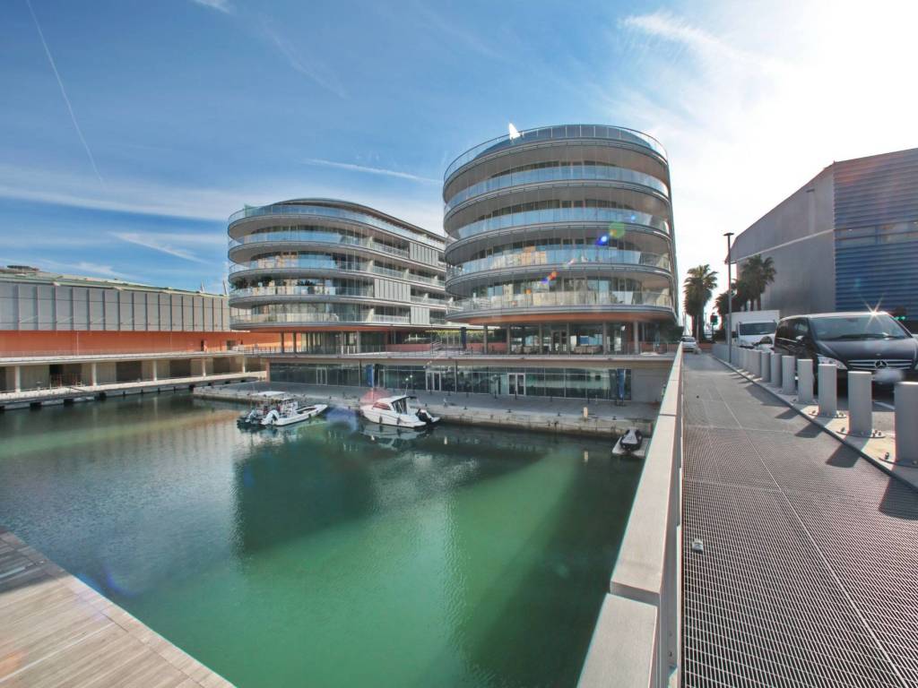 appartamento in vendita a Genova in zona Carignano