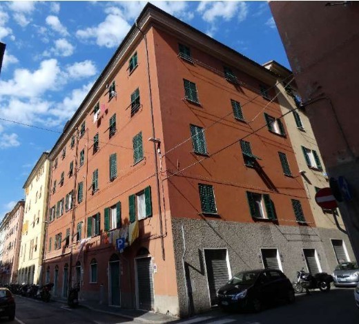 locale di sgombero in vendita a Genova in zona Sestri Ponente
