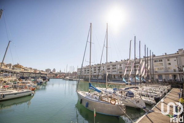 appartamento in vendita a Genova in zona Sottoripa / Maddalena / Molo