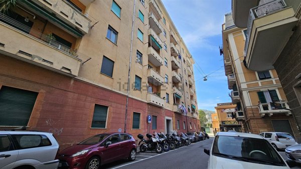 appartamento in vendita a Genova in zona Rivarolo
