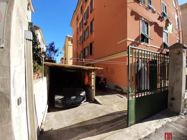 appartamento in vendita a Genova in zona Sestri Ponente