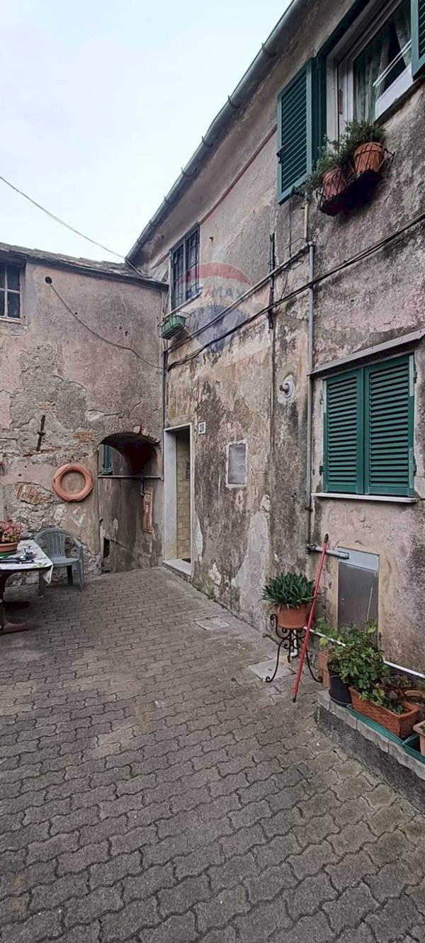 appartamento in vendita a Genova in zona Voltri