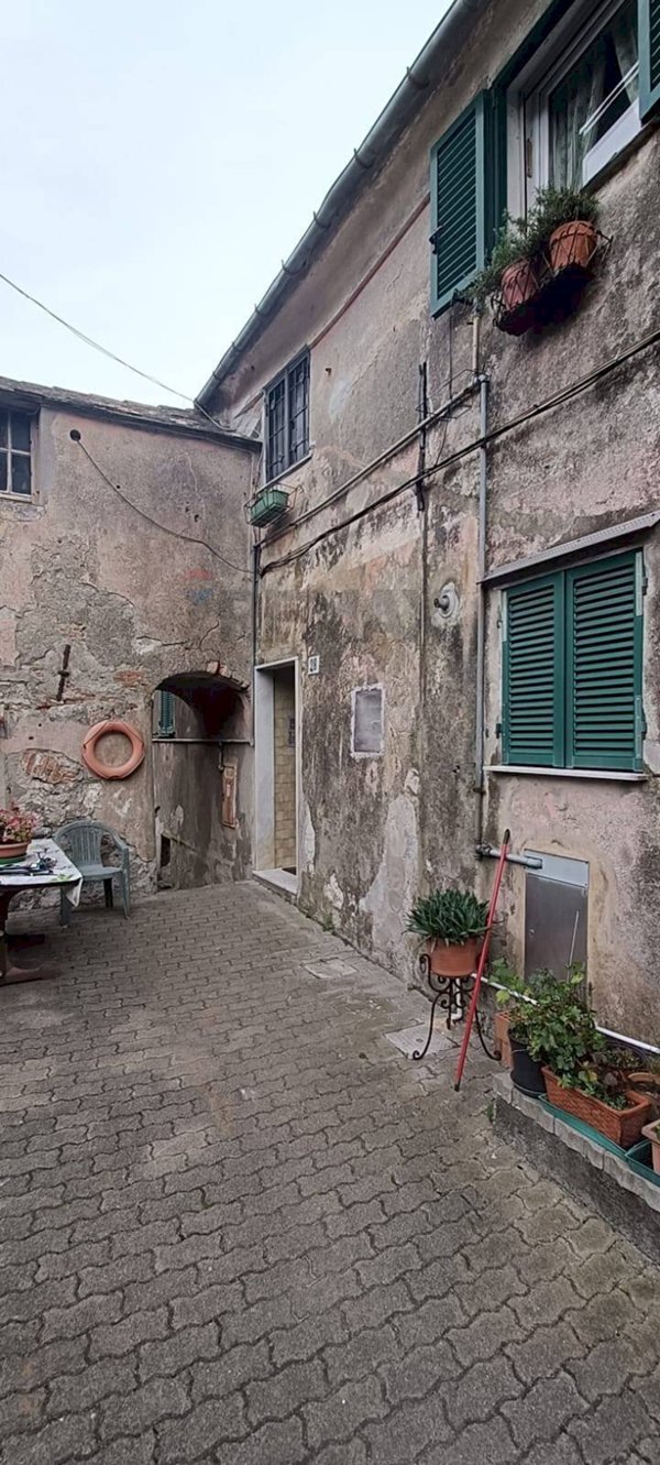 appartamento in vendita a Genova in zona Voltri