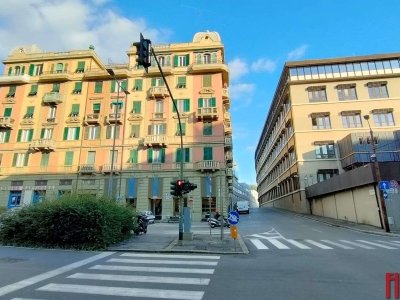 appartamento in vendita a Genova in zona Sestri Ponente