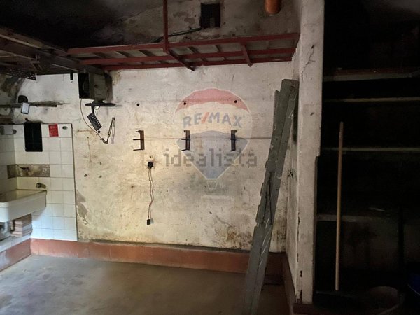 locale di sgombero in vendita a Genova in zona Molassana