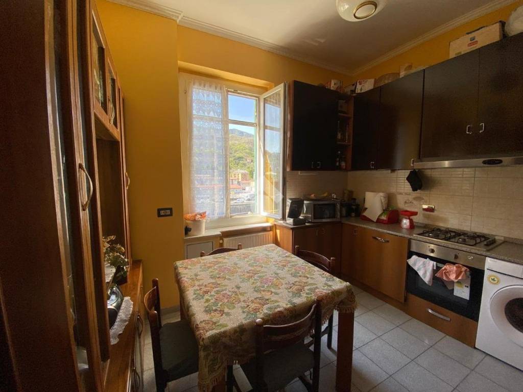 appartamento in vendita a Genova in zona Rivarolo